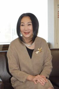 浅野温子の新居建設:推定五億円の二世帯住宅に潜む家族の絆