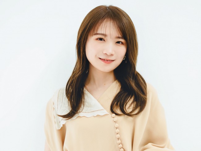 元乃木坂46・秋元真夏の最新ファッション:お人形さんのようなスタイル