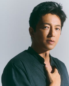 ファン歓喜!大沢たかおの最新オフショット公開・その裏側に迫る