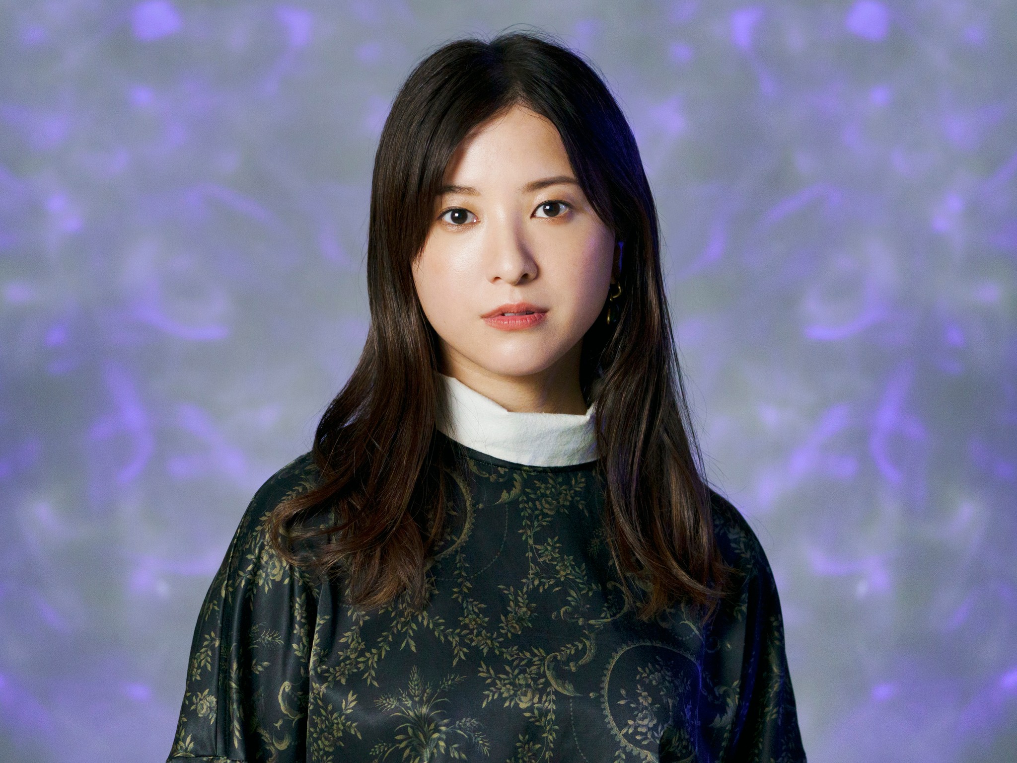 女優吉高由里子が輝く!ドラマアカデミー賞受賞の裏側と新CM情報