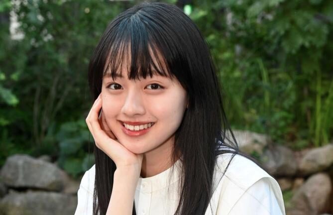 上坂樹里の魅力:昭和の優等生を彷彿させる聡明な瞳