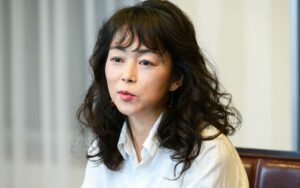 「月々20万」で語られた笑いと葛藤：中島知子の若手時代