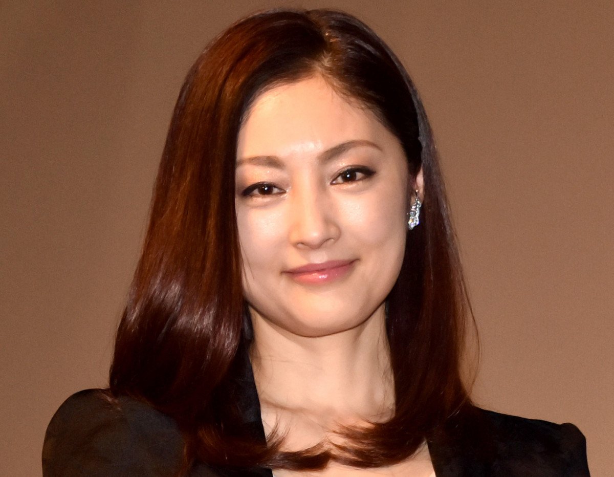 カリスマ夫婦の秘訣：常盤貴子が語る長塚圭史との関係