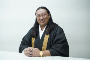 ロバート秋山の父の職業が話題に！？木村拓哉も興味津々！