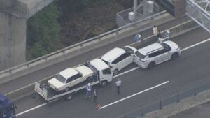 【悲報】新名神高速道路で逆走事故、４台も巻き込まれたって・・・