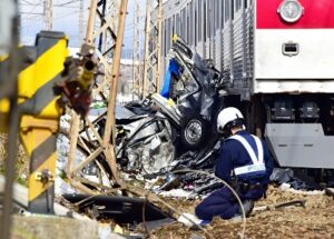 【速報】長野電鉄にビニールハウスが直撃し、乗客1人が死亡