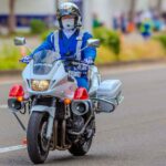 【速報】緊急走行で事故発生！白バイ隊員が大けがを負う事態に！？