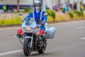 【速報】緊急走行で事故発生！白バイ隊員が大けがを負う事態に！？