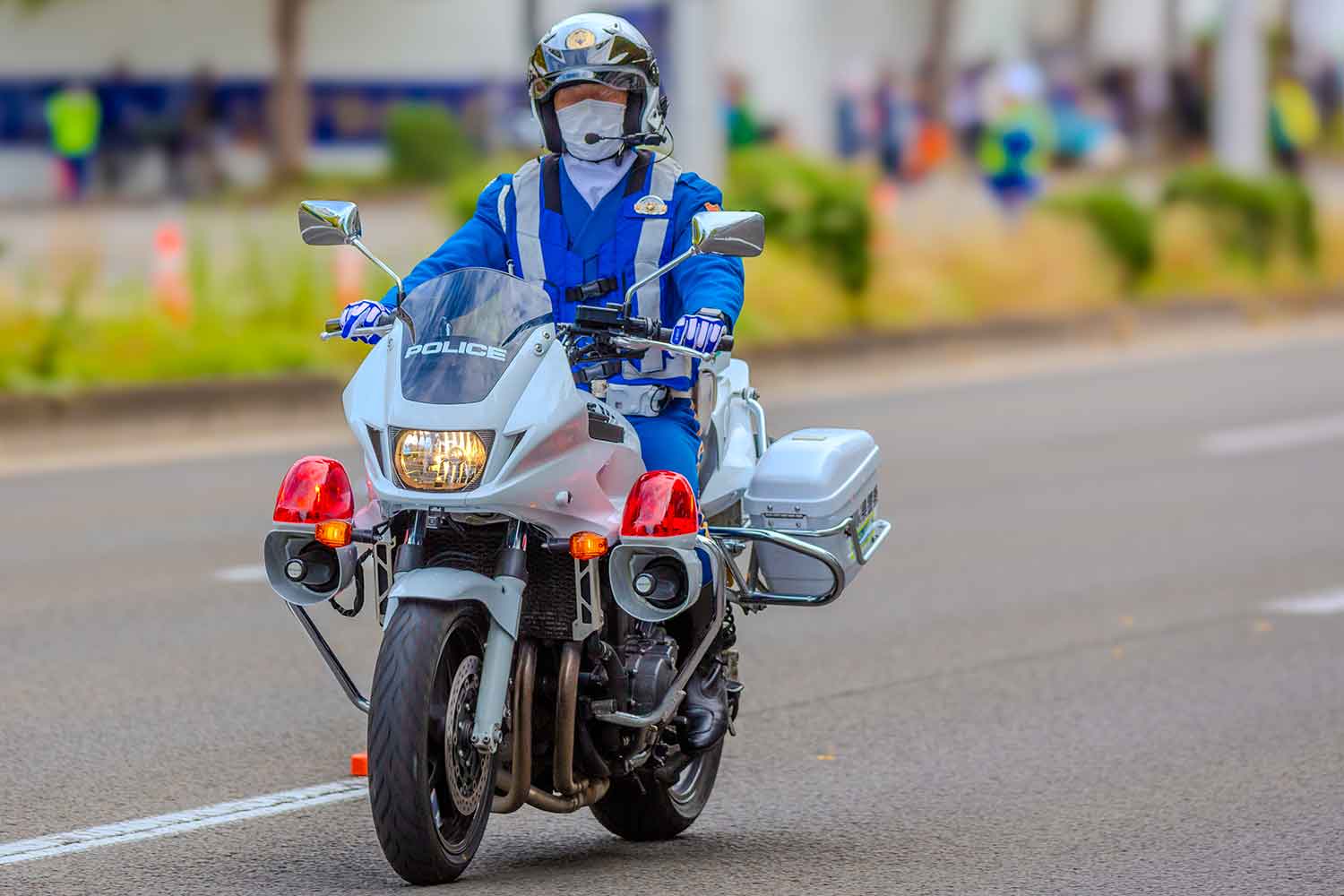 【速報】緊急走行で事故発生!白バイ隊員が大けがを負う事態に!?