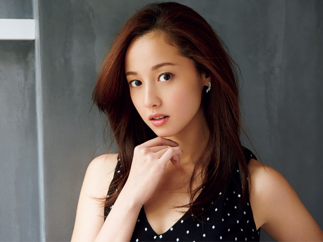 39歳沢尻エリカのトップレス写真がファンを魅了する理由とは？