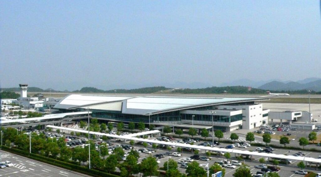 【速報】ANA1272便、広島空港で工事区間に突っ込んだ！？事故の詳細に迫る！