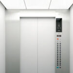 銀座スウォッチビルで衝撃！外付けエレベーターが傾き騒然