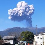 「火山特有の匂いがする」―新燃岳噴火、住民に広がる不安と警戒区域の実態
