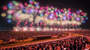 「来ないで」ポスターが話題…長岡花火、誰のための大会なのか？市民と観光客のズレ