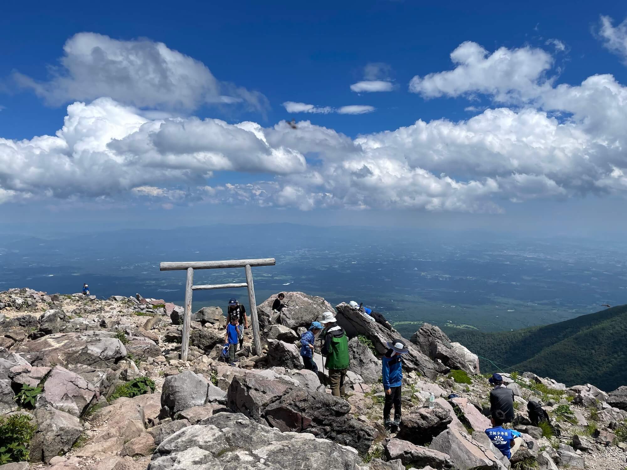 茶臼岳で相次ぐ遭難…46歳男性救助・57歳男性は落石直撃で死亡　“紅葉登山”の裏に潜む危険とは？