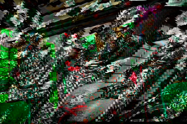 「不謹慎極まりない」の声相次ぐ ひめゆり学徒隊写真使用で沖縄公演中止に至った理由