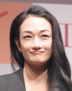 「イケメンでびっくり」「イケオジすぎる」冨永愛妊娠で注目集める夫・山本一賢の素顔