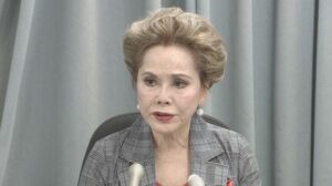 デヴィ夫人、傷害容疑で書類送検　殴る蹴るのトラブル報道で芸能界に激震