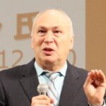 モーリー・ロバートソンさん死去、63歳　食道がん闘病の最期…池田有希子が綴った「私の最愛の人でした」